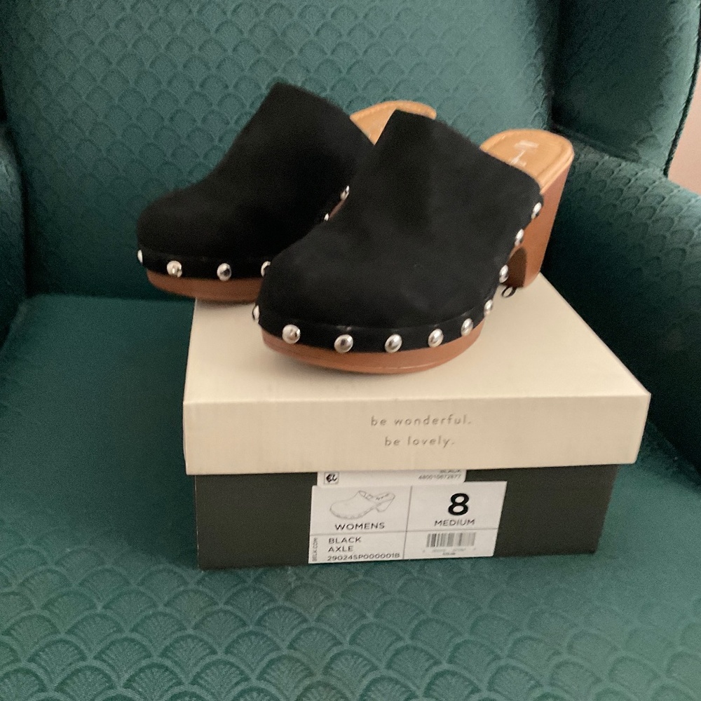 Ladies size 8 medium clogs